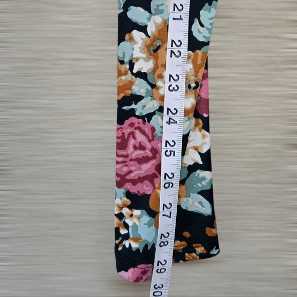 Forever 21 Long Sleeve Ruffle Shoulder Floral Top Size Large - Picture 8 of 9